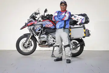 Encik Muhamad Rahim Resad merentas cabaran dari Afrika ke Singapura dalam perjalanan ‘Longest Ride Home’.