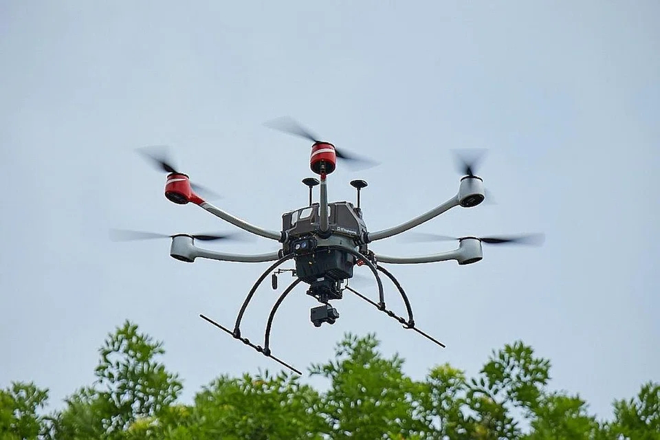 BANTU OPERASI: Dron PUB dilengkapi teknologi sistem penderiaan jarak jauh dan kamera bagi melakukan analisis video secara langsung yang dapat membantu PUB memantau mutu air dan memastikan kegiatan air dilakukan dengan selamat. - Foto PUB