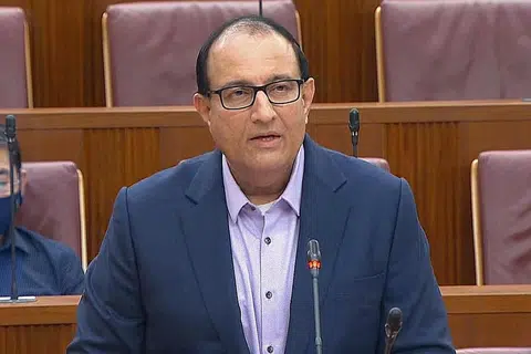 ENCIK S. ISWARAN: Penggunaan motosikal elektrik di Singapura juga sedang diteroka.