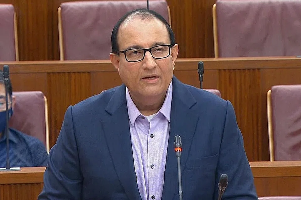 ENCIK S. ISWARAN: Penggunaan motosikal elektrik di Singapura juga sedang diteroka.