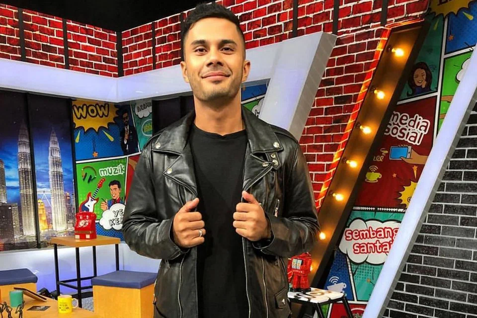 PELUANG TEROKA ISU BERAT SECARA SANTAI: Sebagai pendatang baru dalam industri hiburan, pelawak Fikry Ibrahim teruja mampu mengupas isu tentang daya tahan industri Nusantara dan pelbagai kesulitan lain menerusi program RTM, Hotspot yang diacarakannya. - Foto INSTAGRAM FIKRY IBRAHIM