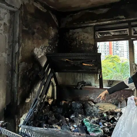 Keadaan rumah sewa satu bilik, Cik Rozna Jumaat, di Blok 422, Clementi Avenue 1, setelah dijilat api dalam kejadian pada 20 Mei.