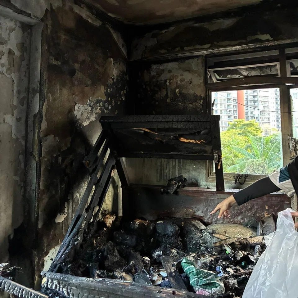 Keadaan rumah sewa satu bilik, Cik Rozna Jumaat, di Blok 422, Clementi Avenue 1, setelah dijilat api dalam kejadian pada 20 Mei.
