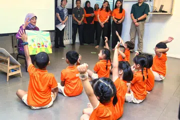 PERKASA SI CILIK: Presiden Halimah Yacob meluangkan masa bersama kanak-kanak prasekolah My First Skool di Fernvale Link, Sengkang, semasa pelancaran video animasi bagi mendidik kanak-kanak perihal gangguan seksual pada Khamis.