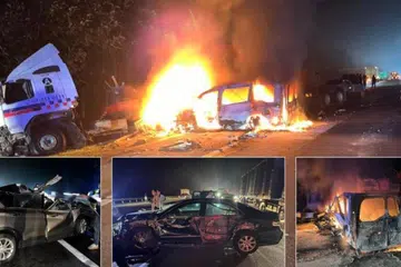 Nahas jalan raya di Kluang, Johor membabitkan empat kenderaan pada 27 Mac malam, menyebabkan lima terbunuh, termasuk tiga beranak iaitu pasangan suami isteri dan anak mereka.