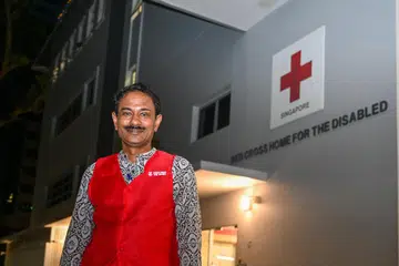 SUMBANG MASA DAN TENAGA: Encik Habib Mohamad Ismail telah menjadi relawan ‘Bread Run’ sejak 20 tahun lalu dan berharap dapat terus menyumbang selagi beliau sihat dan mempunyai kenderaan.