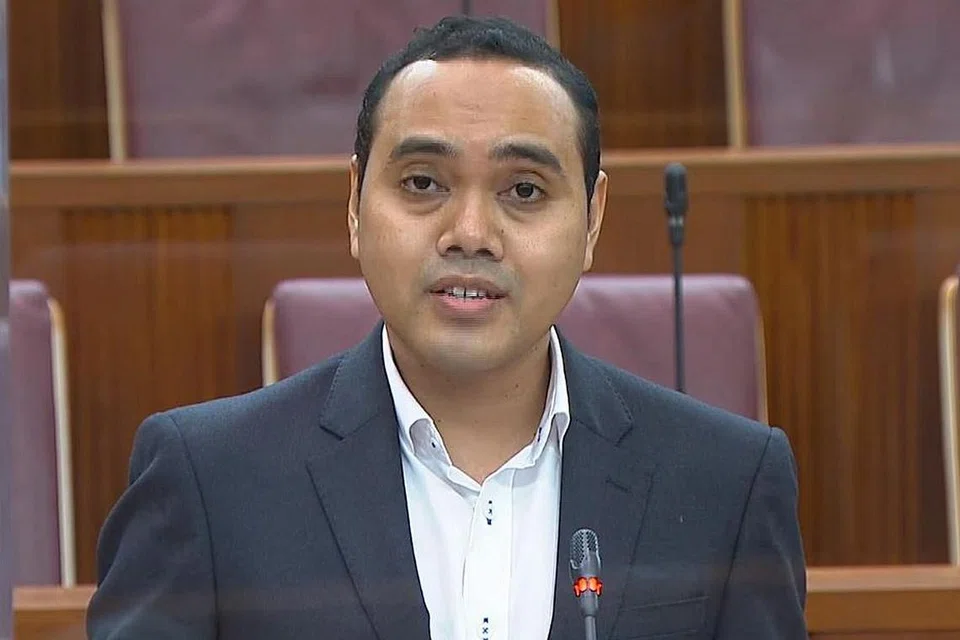 - Peguam dan Anggota Parlimen GRC Chua Chu Kang, Encik Zhulkarnain Rahim.