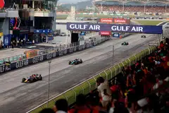 Max Verstappen, Lewis Hamilton, menyamakan kesan gangguan perisian atau software bug yang menjejas beberapa kenderaan sebelum permulaan, Grand Prix (GP) Gulf Air Bahrain, di Litar Antarabangsa Sepang, seperti satu “perlumbaan Lego”, F1