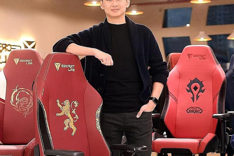 PERMINTAAN MENINGKAT: Secretlab, penghasil kerusi 'gaming' berasal dari Singapura, melaporkan Julai lalu ia telah meningkatkan pengilangan kerusinya untuk memenuhi permintaan, didorong trend bekerja di rumah. - Foto fail
