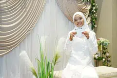 Cik Fatin Nasyitah Putri Mohammed Ridwan, seorang penduduk GRC Tampines, bernikah pada 2 Mei, sementara majlis persandingannya diadakan pada Hari Mengundi, iaitu 3 Mei. 