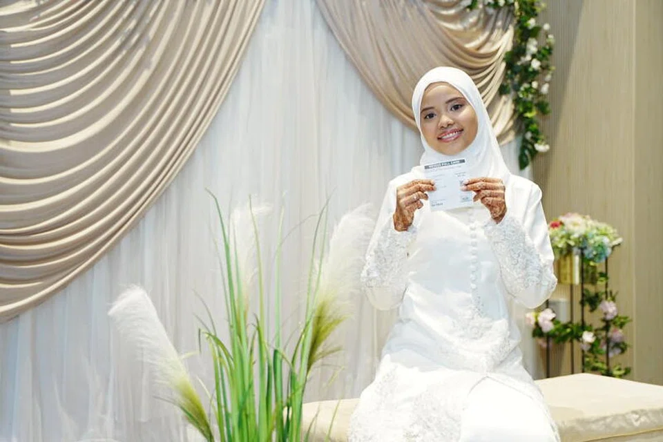 Cik Fatin Nasyitah Putri Mohammed Ridwan, seorang penduduk GRC Tampines, bernikah pada 2 Mei, sementara majlis persandingannya diadakan pada Hari Mengundi, iaitu 3 Mei. 