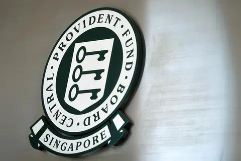 BEKALAN PERSARAAN: Anggota CPF yang berumur di bawah 55 tahun akan terus dibayar faedah tambahan 1 peratus pada $60,000 pertama dari baki gabungan mereka.