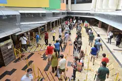 KES TEMPATAN MELIBATKAN PENGENDALI GERAI PUSAT TEKKA: Penjual daging kambing di Pasar Tekka yang tidak menampakkan sebarang tanda jangkitan Covid-19 dikenal pasti sebagai satu-satunya kes tempatan koronavirus dalam kalangan enam kes baru pada Sabtu (28 November). Beliau dikesan menerusi ujian pemantauan masyarakat yang dijalankan buat pengendali gerai di dalam dan sekitar Pusat Tekka pada 26 November. - Foto FAIL 