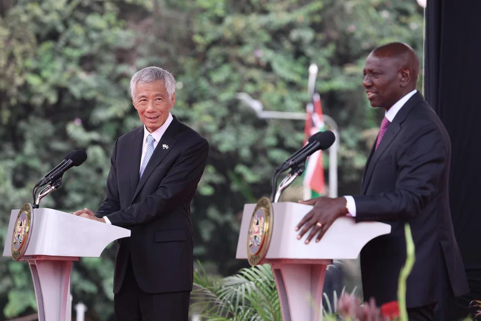 BERI SEMANGAT: Perdana Menteri Lee Hsien Loong menggesa RI agar terus inklusif dan mempunyai campuran pelajar yang baik.