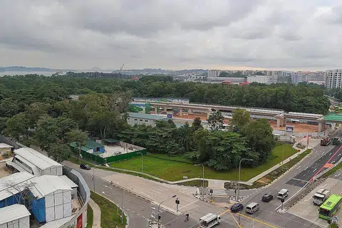 PERUMAHAN BARU: Estet perumahan baru akan dibangunkan di sebahagian Taman Pasir Ris dan tanah bersebelahannya. - Foto BH oleh KEVIN LIM