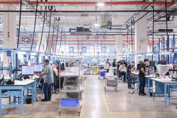 Pengeluaran perkilangan yang diselaraskan mengikut musim secara bulanan, mencatatkan penurunan 7.5 peratus pada Februari. 