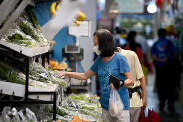 HARGA NAIK: Kenaikan inflasi teras sebahagian besarnya didorong oleh inflasi makanan yang lebih tinggi sebanyak 1.6 peratus. - Foto fail