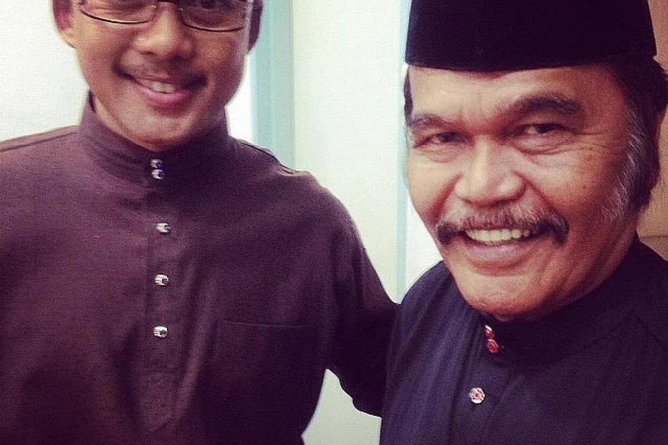 PEMERGIAN YANG TIDAK DIDUGA: Datuk Nassier Wahab (kiri) dan J.A. Halim meninggal dunia selang beberapa hari bulan ini dengan pemergian mereka tidak diduga ramai. Foto ini dirakam dalam satu acara perjumpaan Raya di Kelab Masyarakat Nee Soon pada 2014.