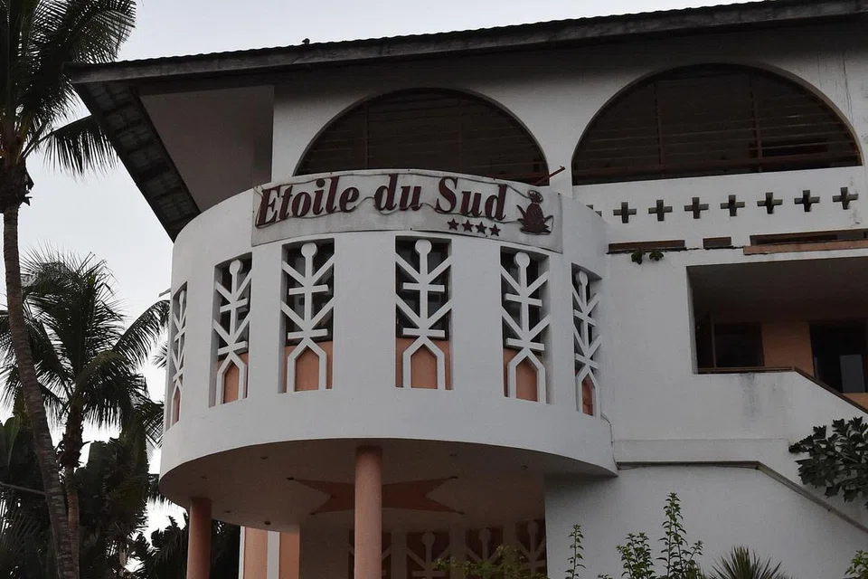 JADI SASARAN: Hotel Etoile du Sud, salah satu hotel yang diserang pengganas. -- Foto AFP