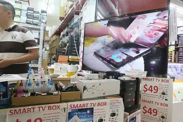 TIDAK JELAS: Kedudukan kotak penstriman media di bawah undang-undang buat masa ini tidak jelas, dan pemegang hak cipta mendapatinya sukar untuk mengambil tindakan ke atas penjual kotak berkenaan. - Foto SHIN MIN DAILY