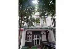 PEMBELIAN SEBAGAI PELABURAN: Rumah kedai di 10 Stanley Street yang dijual kepada 8M Real Estate, yang dijangka akan mengubah-elok kedai itu dan menyewakannya. - Foto MONDANIA PTE LTD