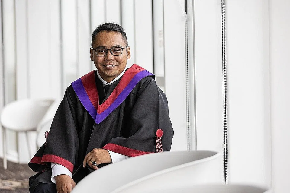 INGIN TINGKAT ILMU: Encik Affandi ialah pemenang Pingat Kursus Emas untuk WSDip dalam Arborikultur & Hortikultur.