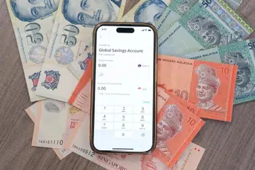 OCBC berkata tawaran baharu itu akan membolehkan pelanggan menukar wang mereka apabila kadar pertukaran menguntungkan.