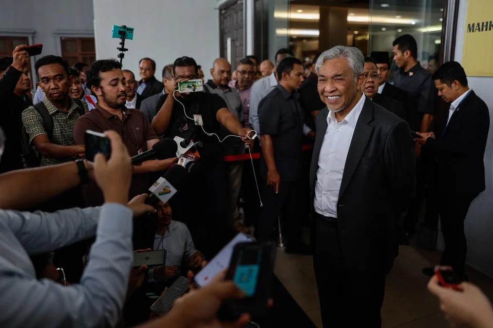 JADI TUMPUAN: Keputusan Mahkamah Tinggi Kuala Lumpur melepas tanpa membebaskan (DNAA) Timbalan Perdana Menteri, Datuk Seri Dr Ahmad Zahid Hamidi, daripada 47 pertuduhan rasuah, pecah amanah dan pengubahan wang haram membabitkan dana jutaan ringgi Yayasan Akalbudi diasaskannya, mencetus pelbagai reaksi rakyat. 