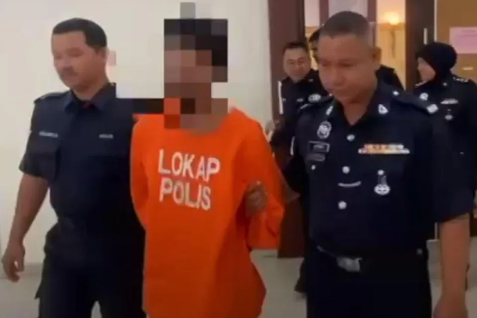 BAPA ZALIM: Seorang bapa berusia 41 tahun mengaku bersalah terhadap 27 tuduhan rogol dan cabul tiga anak kandungnya di Mahkamah Sesyen Muar, Johor, pada Rabu dan bakal berdepan hukuman penjara 654 tahun dan 150 sebatan.