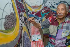 ROSAK: Tokoh batik tersohor Singapura, Sarkasi Said, sedang sakit berat setelah kedua-dua ginjalnya kini rosak dan tidak lagi boleh dirawat. - Foto fail