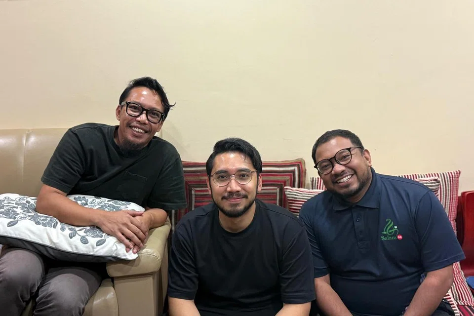 Ketua bagi projek pembikinan video Persidangan Sektor Satu Masjid (OMS) (dari kiri) Penolong Pengurus, Komunikasi Pemasaran Masjid Assyafaah, Encik Abdul Karim Mislan; Eksekutif Kanan, Pemasaran dan Komunikasi Masjid Al-Muttaqin, Encik Razi Rahim; Pegawai Eksekutif Media dan Acara Masjid Alkaff Kampung Melayu, Encik Mahy Umar.