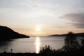 MEMANCAR: Mentari pernah muncul di tengah malam di Norway seperti yang dirakamkan penulis Atikah Hakim pada Jun 2023.