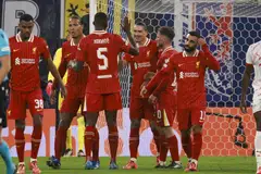 Penyerang Liverpool, Darrwin Nunez (tiga dari kanan), meraikan gol kemenangan pasukannya bersama rakan sepasukan lain, mengekalkan permulaan cemerlang pasukan itu pada awal musim baru ini.