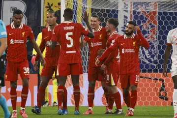 Penyerang Liverpool, Darrwin Nunez (tiga dari kanan), meraikan gol kemenangan pasukannya bersama rakan sepasukan lain, mengekalkan permulaan cemerlang pasukan itu pada awal musim baru ini.