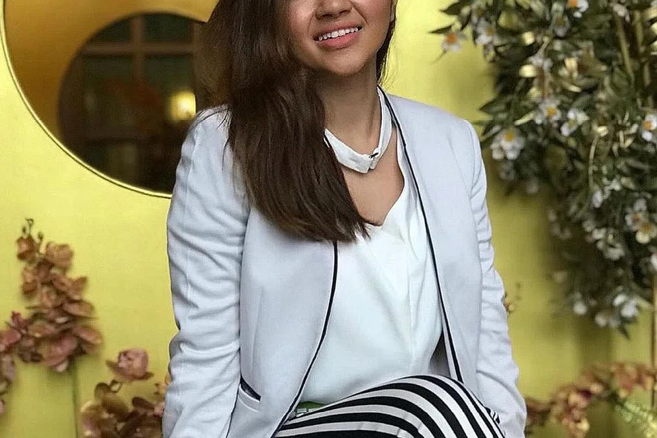 TERUJA DENGAN AMANAH BARU: Farisha Ishak menggalas tugas baru sebagai pegawai bersekutu di Sekolah Dasar Awam Lee Kuan Yew sejak bulan lalu dan merebut peluang menebar rangkaian kenalan dalam kalangan pegawai tinggi pemerintah di merata dunia. Gambar ini dipetik sebelum langkah pemutus litar dikuatkuasakan. - Foto INSTAGRAM FARISHA ISHAK