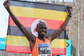 Atlet Uganda, Jacob Kiplimo, memecahkan rekod dunia separuh maraton dengan mencatatkan masa 56 minit 41 saat di Barcelona pada 16 Februari. 