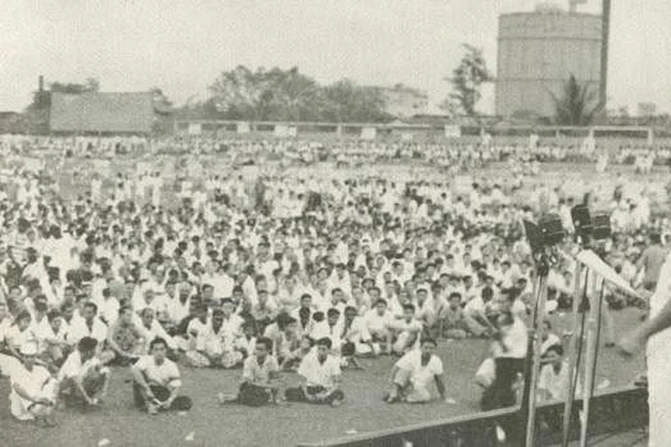 RAPAT HARI BURUH: Pada Mei 1961 di Stadium Jalan Besar, Perdana Menteri Encik Lee Kuan Yew menjelaskan bahawa Parti Tindakan Rakyat (PAP) tidak akan diperalat oleh penjajah British dan pihak komunis. 