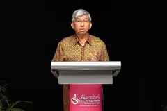 "Apabila kita melihat salah seorang daripada kita diketepikan atau tidak diberi akses sama seperti orang lain, kita dapat merasakan rasa didiskriminasi. Sebilangan kejadian berlaku kerana kesalahan yang tidak disengajakan, sementara kejadian lain dilakukan oleh kepercayaan tinggi diri. Cabarannya ialah bagi kita semua bersatu dan saling menghormati dan menghargai satu sama lain, tanpa mengira bangsa, bahasa atau agama. Ini adalah perkara terpuji yang harus dilakukan." - Dr Yaacob Ibrahim. - Foto YAYASAN WARISAN MELAYU