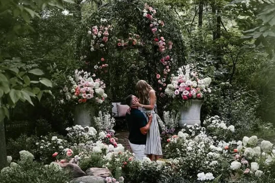 taylor swift,  Travis Kelce, engagement