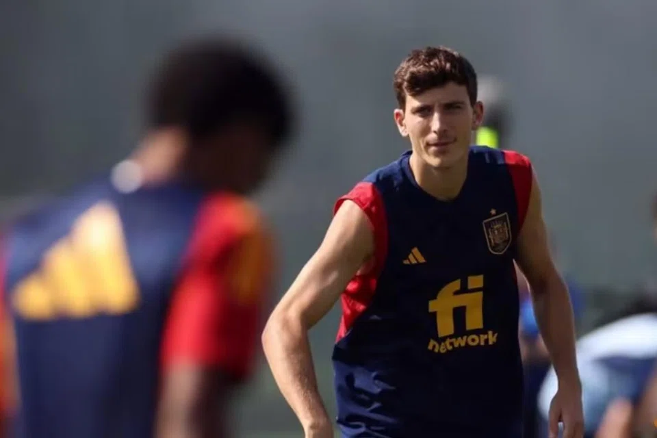 PEMAIN BARU: Aston Villa berjaya mendapatkan pemain pertahanan Pau Torres dari Villareal.