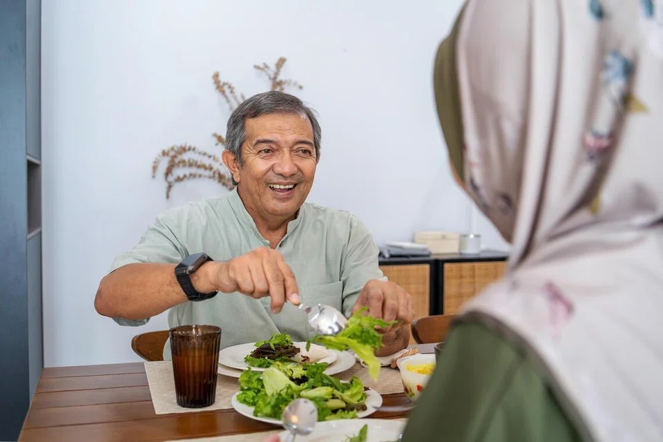 Menjelang Ramadan, persediaan rapi amat penting bagi warga emas yang ingin berpuasa dengan selamat dan sihat. Faktor seperti pengambilan ubat, penyakit kronik, tahap tenaga dan kecukupan cecair perlu diberi perhatian khusus.