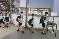 KIT ART BAGI MURID: MOE akan beri 10 kit ART kepada setiap murid mulai Isnin ini. Ini bermakna ibu bapa tidak perlu membeli lebih banyak kit ART untuk anak mereka. - Foto CHAN CHUN SING/FACEBOOK