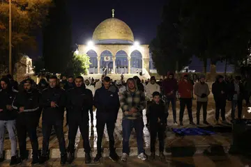 Israel hanya membenarkan jemaah berusia lebih 50 tahun dan anak-anak mereka dari Tebing Barat yang didudukinya untuk memasuki perkarangan Masjid Al-Aqsa Baitulmakdis pada hari Jumaat semasa bulan suci Ramadan.