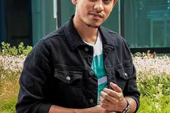 ANGGAP SEBAGAI KAKAK: Penyanyi Khai Bahar (atas) akui selesa berkawan dengan Siti Nordiana, malah menganggapnya sebagai kakak. - Foto fail