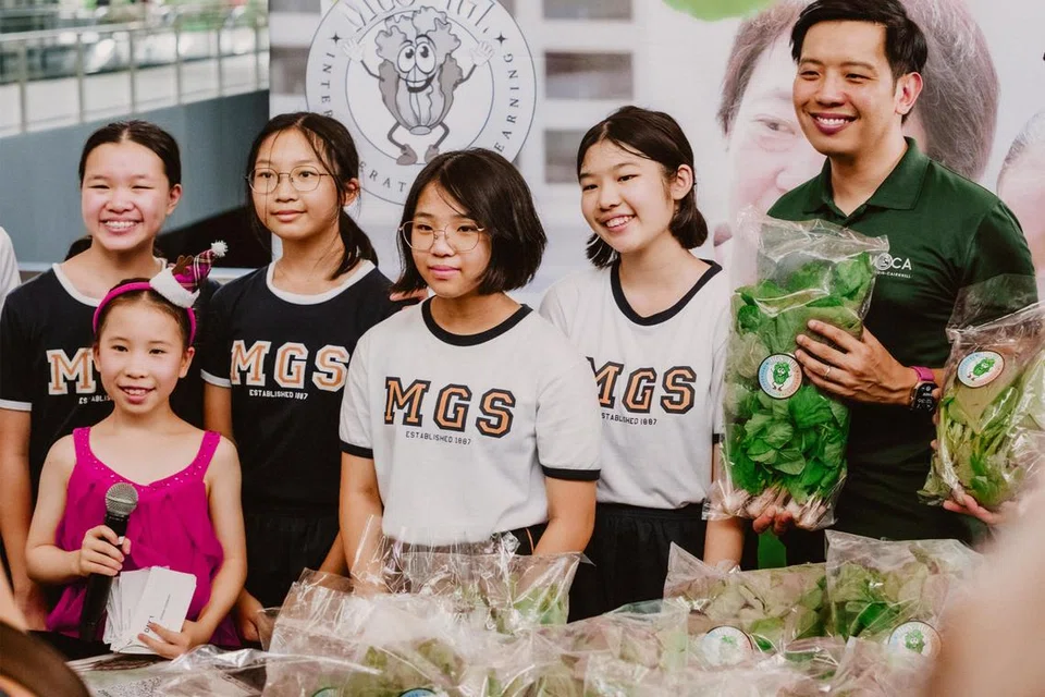Sayur-sayuran yang dituai di bawah program pertanian Sekolah Perempuan Methodist akan dijual di Pasar Kemampanan Kanak-kanak.