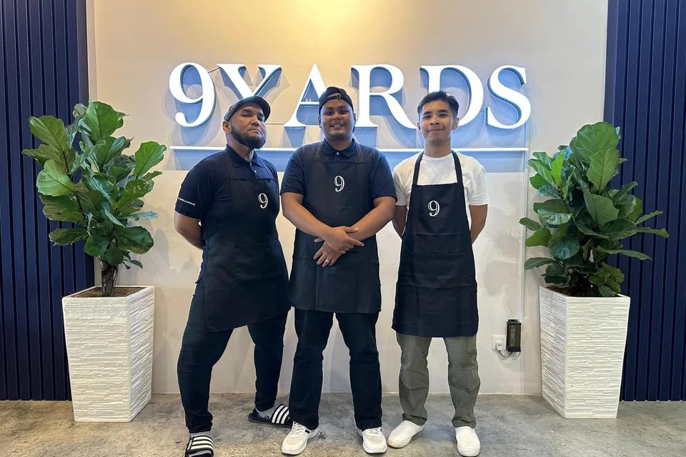 Pemilik bersama ‘9 Yards Cafe & Bistro’ di Sepang, Selangor, Malaysia, (dari kiri) Encik Shahrizal Salleh atau Cef Bob, Encik Muhammad Zuhaili dan Encik Muhammad Nur Pascal.