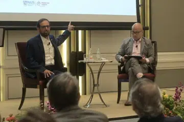 Pengerusi Hedayah, Dr Ali Rashid Al Nuaimi (kiri), dalam sesi kuliah, ‘S R Nathan Distinguished Lecture’, anjuran Institut Timur Tengah Universiti Nasional Singapura (NUS) pada 7 November. Bersama beliau ialah moderator sesi, Pengerusi Institut Timur Tengah NUS, Profesor Joseph Liow.
