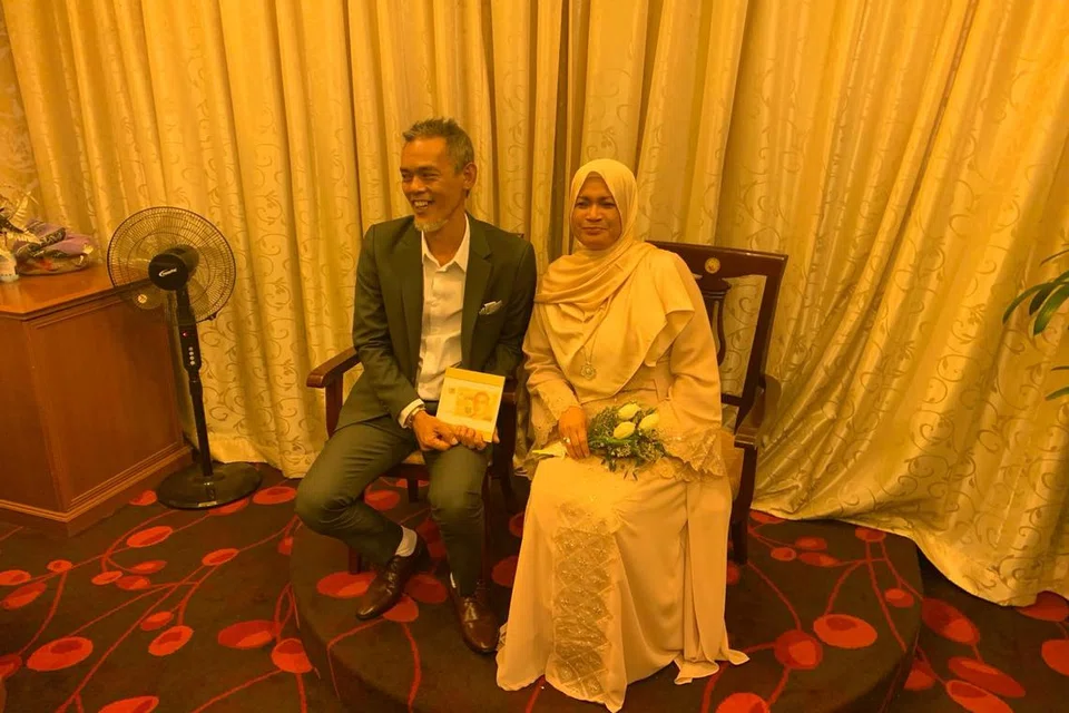 Setelah hidup berpisah selama sembilan tahun, pasangan suami isteri Cik Erwati Mansol, kini 58 tahun, dan Encik Abdul Rahman, 59 tahun, bersatu semula pada 2019. 