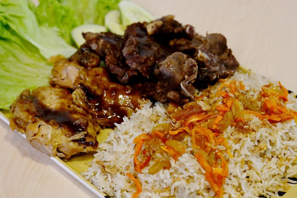 Hidangan nasi ‘Afghani Pulao’ disediakan di kafe itu merupakan inspirasi berdasarkan hidangan kegemaran, Zack Zainal, yang pernah bermastautin di Dubai selama 20 tahun. 