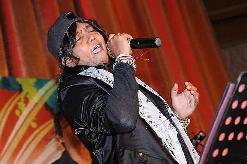 MEMENUHI PERMINTAAN PEMINAT: Muz berkata tujuan mengeluarkan album baru adalah memenuhi permintaan peminatnya. - Foto ihsan MUZAFAR RAHMAN